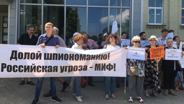 Пикет в защиту Олега Бурака у здания суда в Риге, 13 июня 2019 - Sputnik Латвия