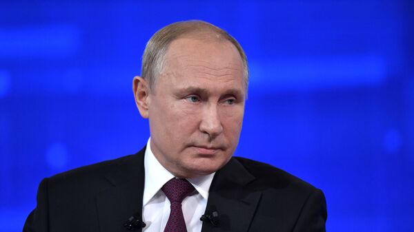 Прямая линия с президентом РФ Владимиром Путиным - Sputnik Latvija