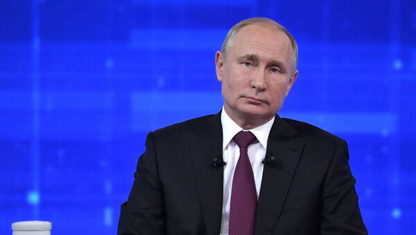Прямая линия с президентом РФ Владимиром Путиным - Sputnik Latvija