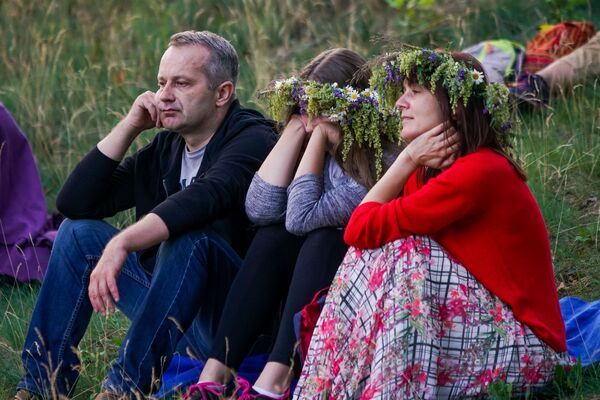 Жители Риги и гости столицы собрались на Кукушкиной горе для празднования Лиго Жители Риги и гости столицы собрались на Кукушкиной горе для празднования Лиго - Sputnik Латвия