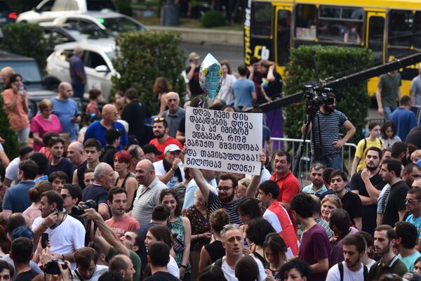 Gruzijas protestu lozungi un sejas Gruzijas protestu lozungi un sejas - Sputnik Latvija