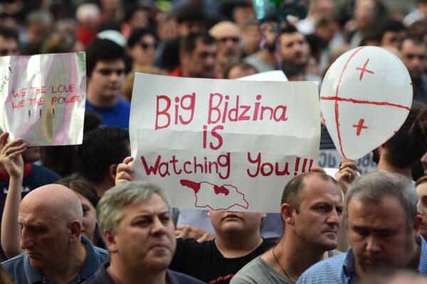 Gruzijas protestu lozungi un sejas Gruzijas protestu lozungi un sejas - Sputnik Latvija