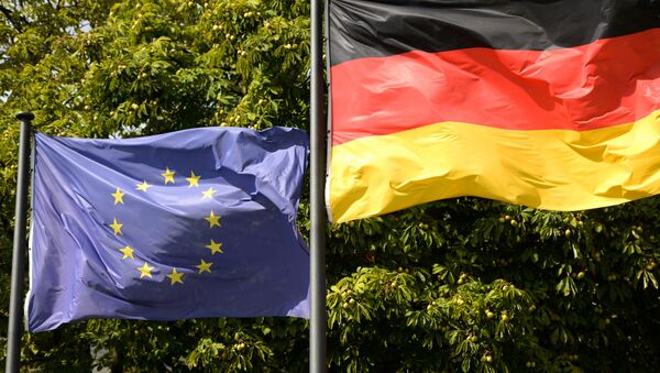 Флаги Евросоюза и Германии в Берлине. Архивное фото - Sputnik Латвия