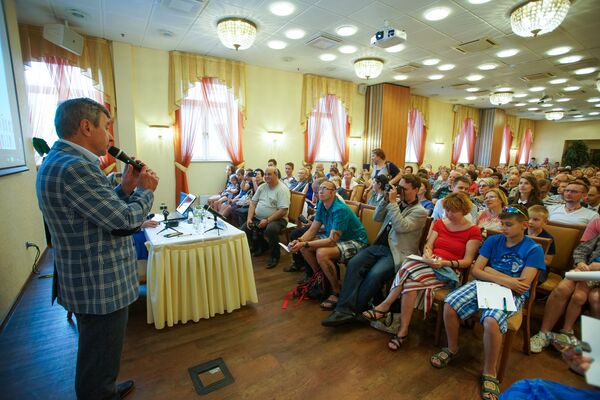 Команда смертников и русский язык в космосе: российский космонавт приземлился в Риге Команда смертников и русский язык в космосе: российский космонавт приземлился в Риге - Sputnik Латвия