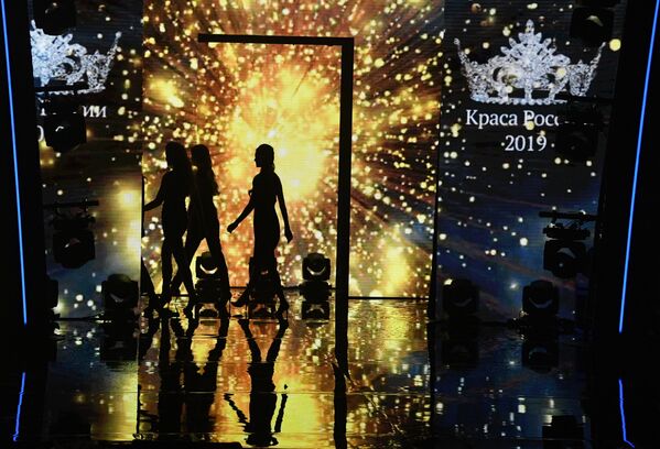 Участницы финала 25-го фестиваля красоты и талантов Краса России - 2019 - Sputnik Латвия