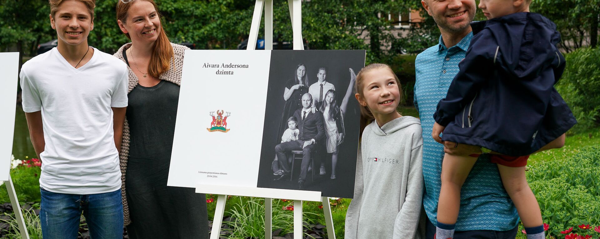 На Встрече латвийских семей были представлены фамильные гербы - Sputnik Латвия, 1920, 29.06.2019