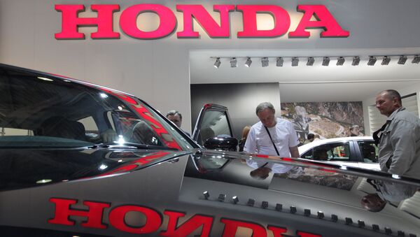 Стенд компании Honda на Московском международном автомобильном салоне 2012 в выставочном центре Крокус Экспо. - Sputnik Latvija