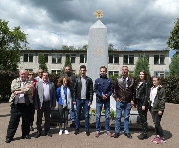Чтобы никакой дикарь не полез в нашу страну: в Брянске почтили память партизан Чтобы никакой дикарь не полез в нашу страну: в Брянске почтили память партизан - Sputnik Латвия