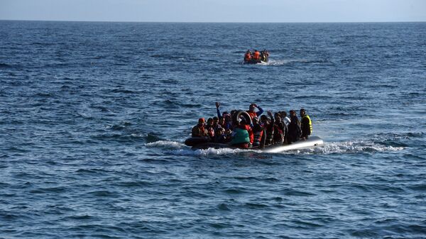 Беженцы на лодке - Sputnik Латвия