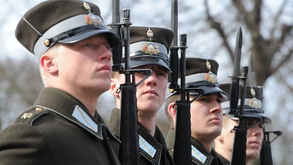 Военнослужащие роты почетного караула на площади Свободы в Риге - Sputnik Латвия