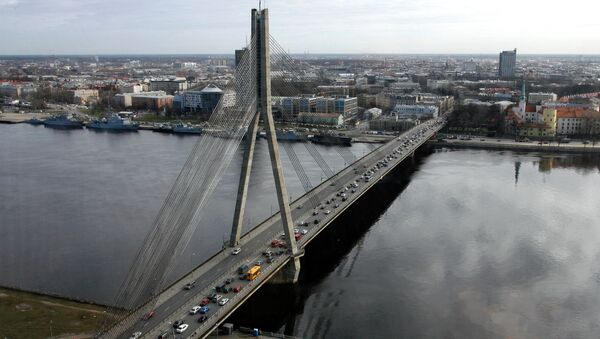 Вантовый мост через реку Даугаву в Риге - Sputnik Латвия