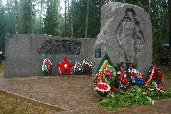 Мемориал комсомолке-разведчице Марии Пынто на территории России - Sputnik Латвия