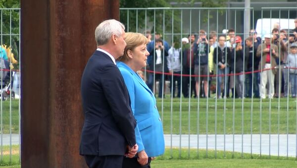 Меркель испытала новый приступ непонятной дрожи - видео - Sputnik Латвия