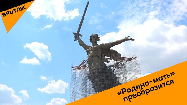 Родину-мать одели в леса: что ждет самую высокую статую Европы - видео - Sputnik Латвия