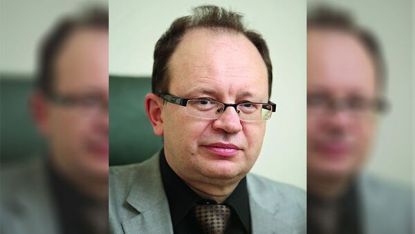 Артурс Утинанс, врач-психиатр, доцент, психотерапевт, врач клиники психосоматической медицины и психотерапии при Рижском университете имени Страдиня - Sputnik Латвия
