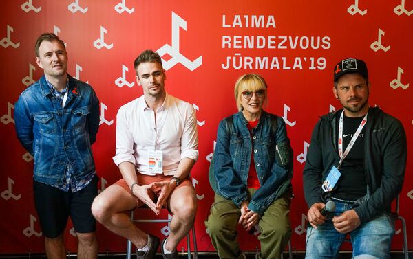 Небольшая пресс-конференция Лаймы Вайкуле перед открытием фестиваля - Sputnik Латвия
