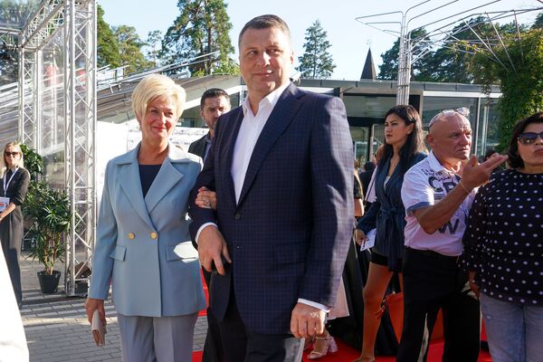 Алла Пугачева и Лайма Вайкуле в Юрмале: первый день фестиваля Алла Пугачева и Лайма Вайкуле в Юрмале: первый день фестиваля - Sputnik Латвия
