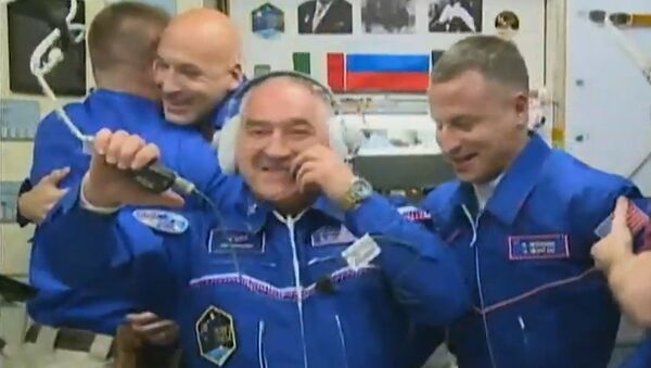 На МКС встретили новый экипаж - Sputnik Латвия