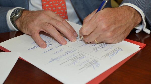Dokumentu parakstīšana. Foto no arhīva - Sputnik Latvija