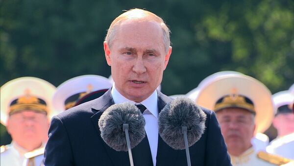 Путин поздравил военных моряков с праздником - Sputnik Латвия