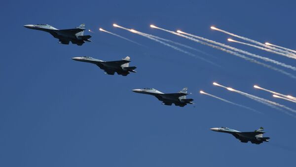 Истребители Су-30 на праздновании Дня ВМФ в Севастополе - Sputnik Латвия