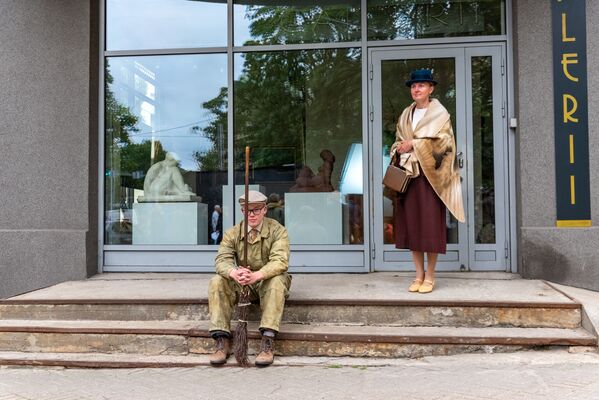 Актеры массовки ждут начала съемок - Sputnik Латвия