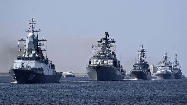 Корабли ВМФ России в кильватерном строю - Sputnik Латвия
