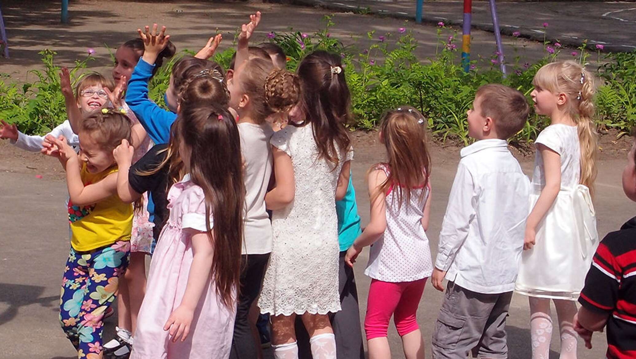 Детский сад перевести. Картинки детских садов в Латвии. Детский сад перевод. Happy Kids Jelgava Latvija.