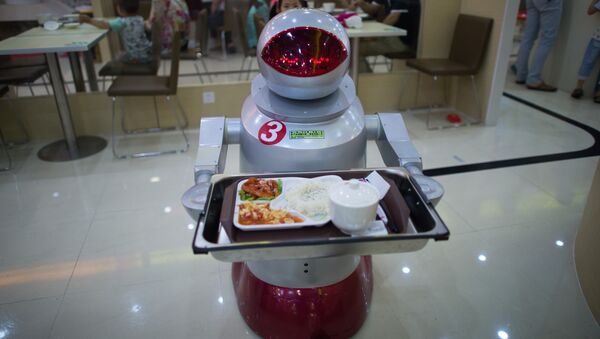 Робот-официант в ресторане Китая - Sputnik Латвия