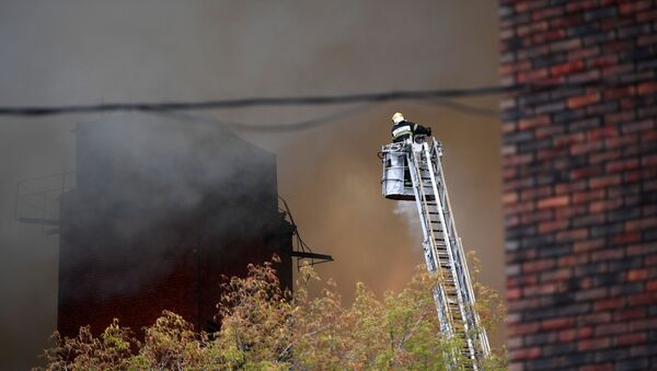 Пожар в промышленном здании в центре Москвы - Sputnik Латвия