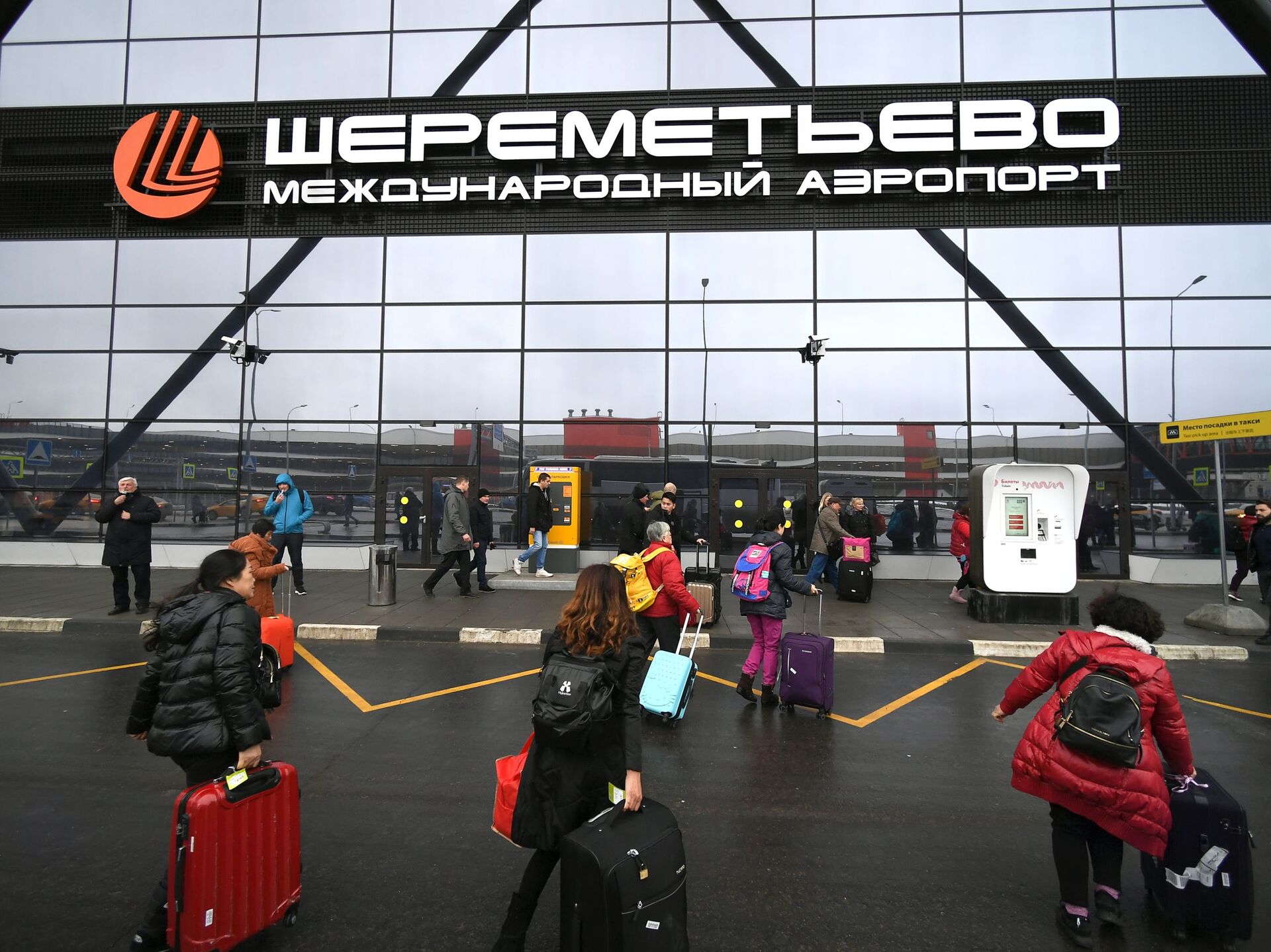 Международный терминал шереметьево. Аэропорт Москва Шереметьево. Шереметьево интернационал аэропорт. Фото аэропорта Шереметьево в Москве. Шереметьево лучший аэропорт мира.