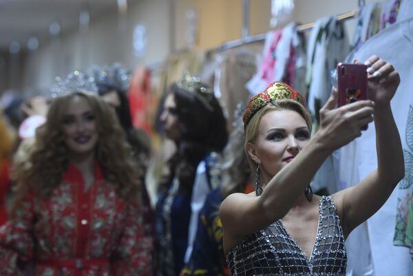 Участницы в финале конкурса Миссис Россия - 2019 в Москве - Sputnik Латвия