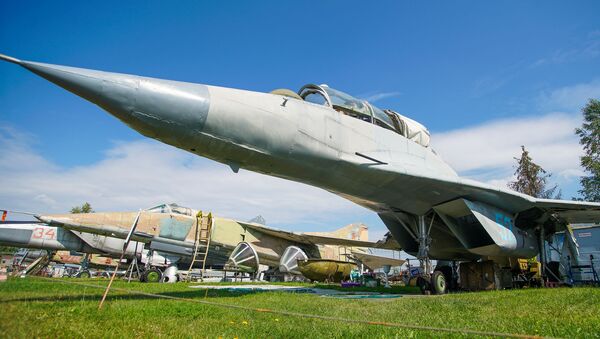 Учебно-боевой истрибитель МиГ-29УБ в Рижском музее авиации - Sputnik Латвия