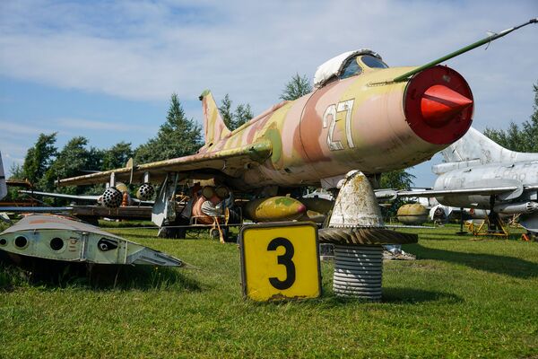 Истребитель-бомбардировщик Су-7БКЛ в Рижском музее авиации - Sputnik Латвия