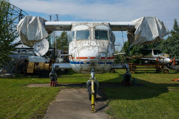 Легкий транспортный самолет Ан-14А Пчелка в Рижском музее авиации Легкий транспортный самолет Ан-14А Пчелка в Рижском музее авиации - Sputnik Латвия