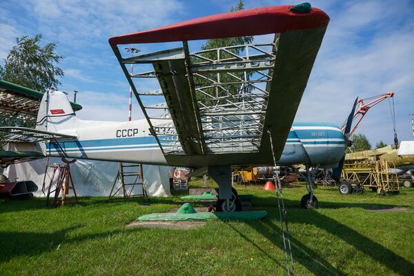 Учебно-тренировочный самолет Як-18Т в Рижском музее авиации - Sputnik Латвия
