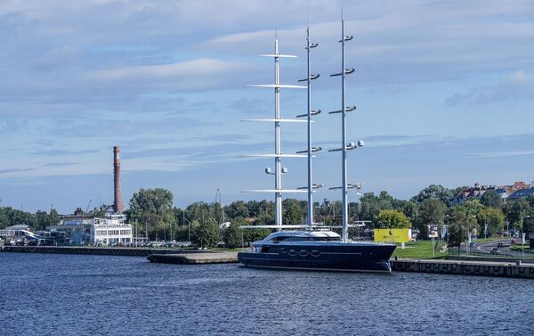 Яхта Черная жемчужина в рижском порту - Sputnik Латвия