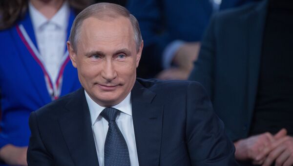 Президент РФ В.Путин участвует в работе III Медиафорума ОНФ Правда и справедливость - Sputnik Латвия