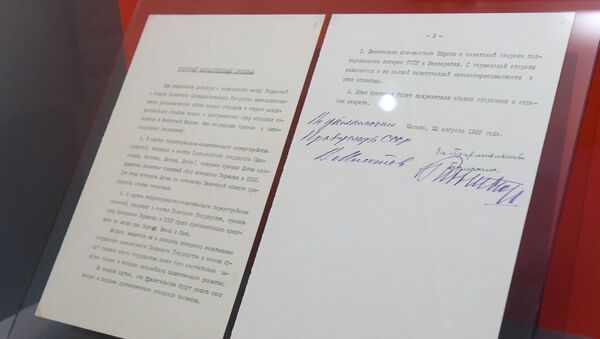 Секретный дополнительный протокол к договору о ненападении между Германией и Советским союзом - Sputnik Latvija