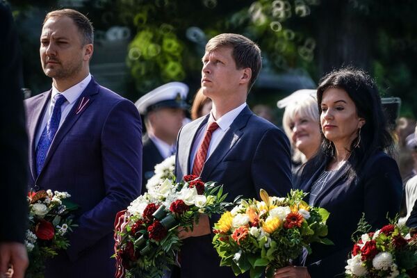 Министр внутренних дел Сандис Гиргенс, министр экономики Ральф Немиро, министр благосостояния Рамона Петравича Министр внутренних дел Сандис Гиргенс, министр экономики Ральф Немиро, министр благосостояния Рамона Петравича - Sputnik Латвия