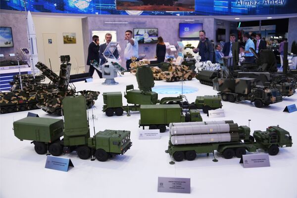 Макеты вооружения на стенде концерна Алмаз-Антей на авиасалоне МАКС-2019 Макеты вооружения на стенде концерна Алмаз-Антей на авиасалоне МАКС-2019 - Sputnik Латвия