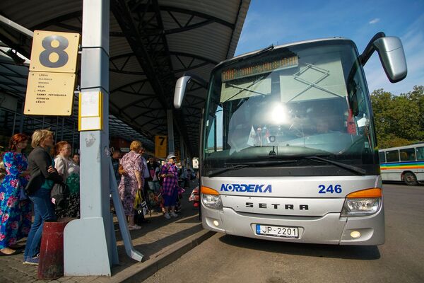Дорогая дорога до Даугавпилса: пассажиры рады Lux Express, государство - нет Дорогая дорога до Даугавпилса: пассажиры рады Lux Express, государство - нет - Sputnik Латвия