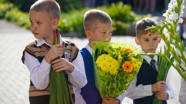 День знаний в Рижской средней школе №88 - Sputnik Латвия