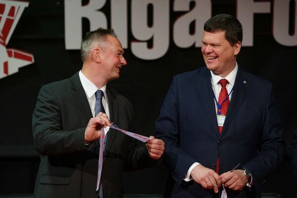 Министр земледелия Каспарс Герхардс и исполнительный директор Риги Юрис Радзевичс торжественно открыли выставку Riga Food - Sputnik Латвия