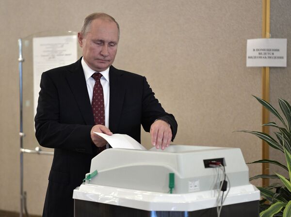 Единый день голосования в России: Путин уже сделал свой выбор Единый день голосования в России: Путин уже сделал свой выбор - Sputnik Латвия