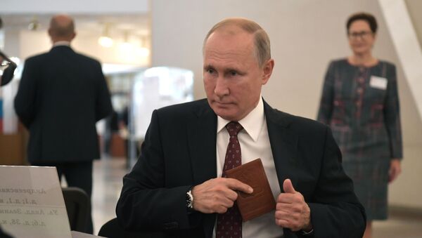 Президент РФ В. Путин принял участие в голосовании на выборах депутатов Мосгордумы - Sputnik Латвия
