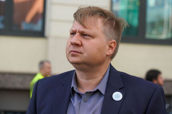 Оттащить от мусора олигархов: у здания Рижской думы прошел пикет Оттащить от мусора олигархов: у здания Рижской думы прошел пикет - Sputnik Латвия