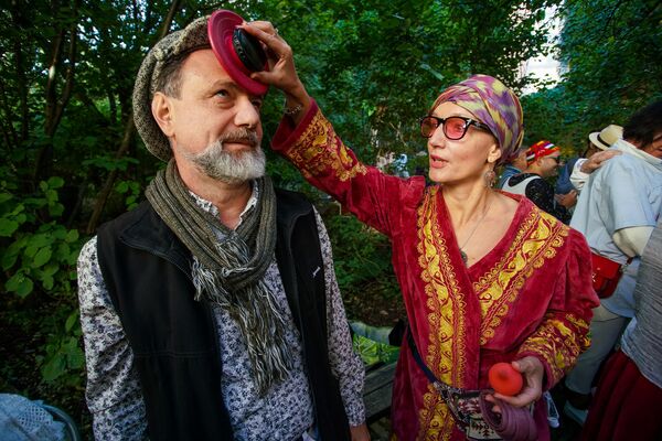 Прием больных у Ландесмана: Рига устроила очередную безумную одесскую вечеринку Прием больных у Ландесмана: Рига устроила очередную безумную одесскую вечеринку - Sputnik Латвия