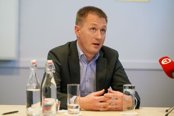 Строители забора на границе Латвии и РФ жалуются, что их считают преступниками Строители забора на границе Латвии и РФ жалуются, что их считают преступниками - Sputnik Латвия
