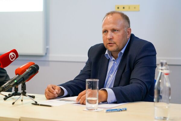 Строители забора на границе Латвии и РФ жалуются, что их считают преступниками Строители забора на границе Латвии и РФ жалуются, что их считают преступниками - Sputnik Латвия